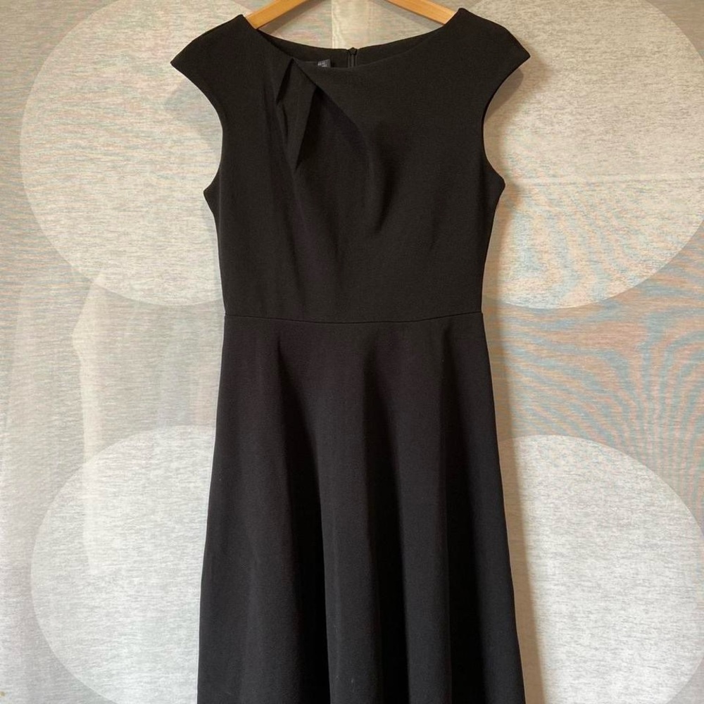 Elegant Black Sleeveless Dress